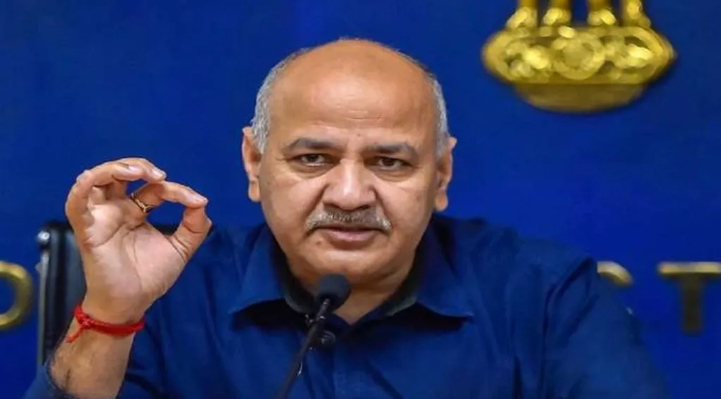 दिल्ली: 21 साल की गई शराब पीने की कानूनी उम्र, अब सरकार नहीं चलाएगी ठेके