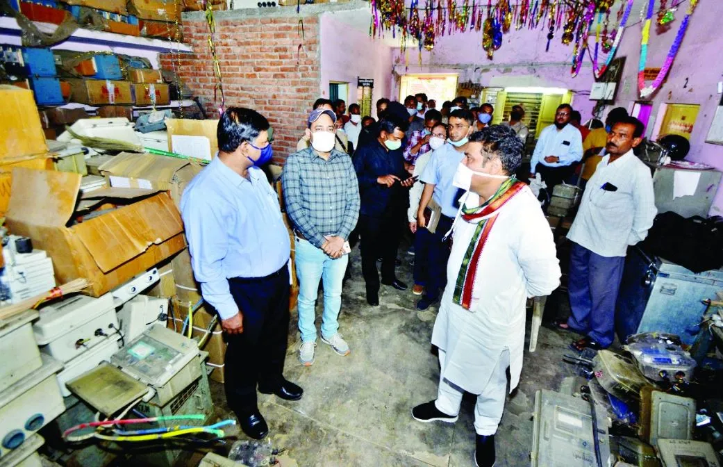 लखनऊ: 1 लाख से ज्यादा के बकाएदारों के घर की कुंडी खटखटाएंगे बिजलीकर्मी