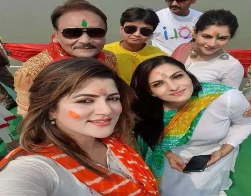 बंगाल में तृणमूल कांग्रेस उम्मीदवार ने भाजपा प्रत्याशियों के साथ मनाई होली