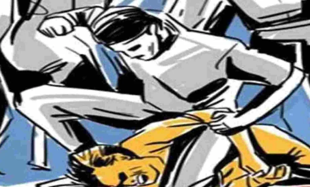 लखीमपुर खीरी: प्रेमिका से मिलने पहुंचे युवक को निर्वस्त्र कर पीटा ,हालत गंभीर