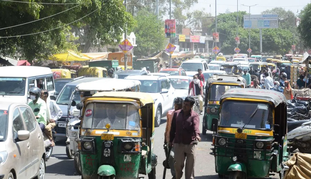बरेली: घोड़ा बटालियन का रास्ता बंद होने से श्यामगंज में दिनभर जाम