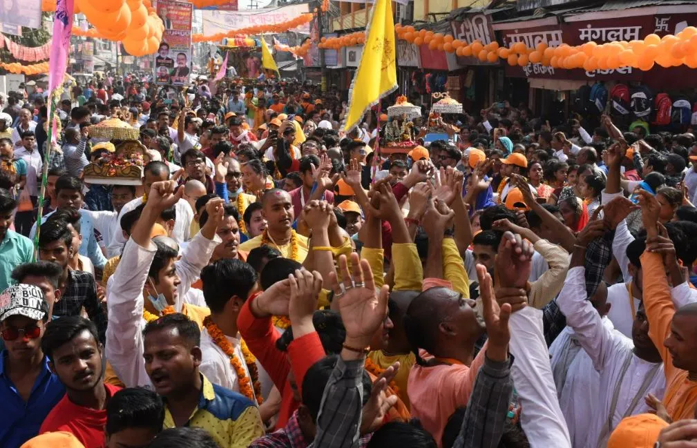 बरेली: ‘हरे रामा, हरे कृष्णा ‘ धुन पर मग्न हुए श्रद्धालु