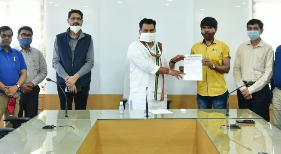 लखनऊ: अनुसूचित जाति के अभियंताओं ने ऊर्जामंत्री श्रीकांत शर्मा से की मुलाकात
