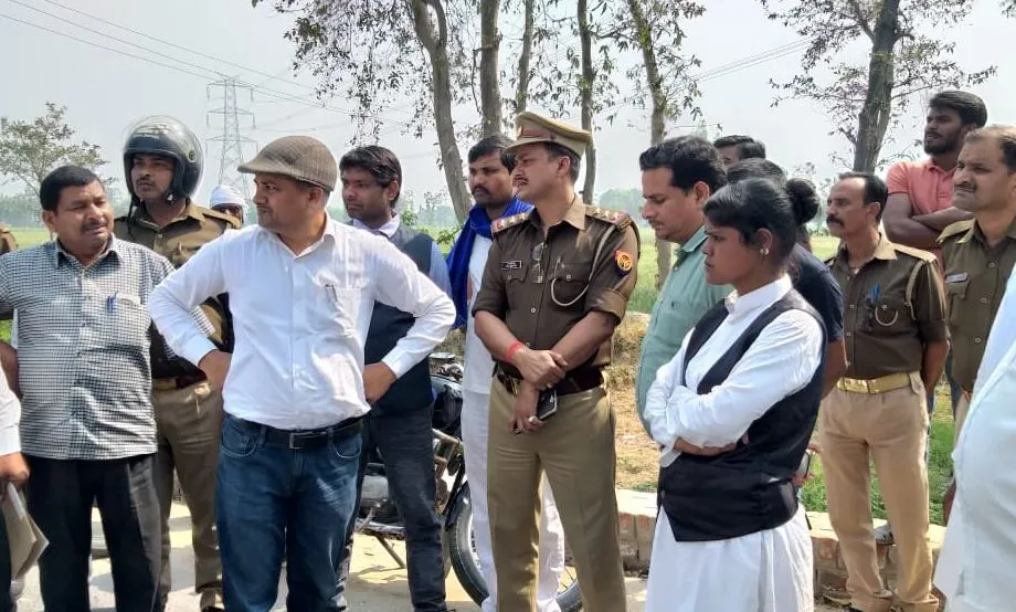 कुशीनगर: विवादित स्थान पर रखी बुद्ध की प्रतिमा को प्रशासन ने हटवाया