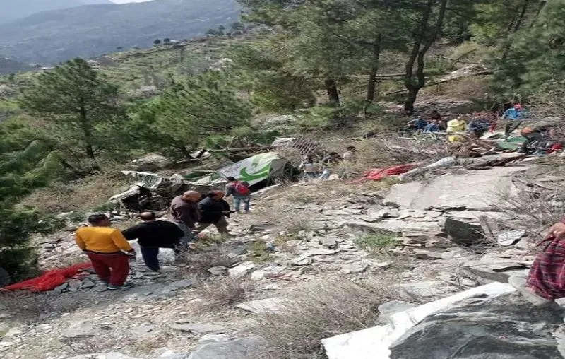 हिमाचल प्रदेश में बस के खाई में गिरने से नौ लोगों की मौत, नौ घायल