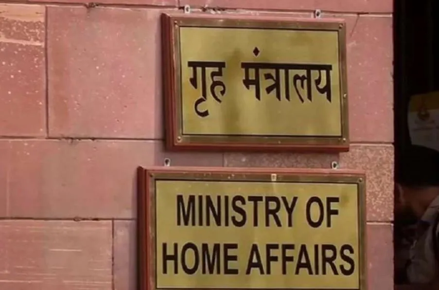 यूपी: तीन आईपीएस अधिकारियों पर गिरी गृह मंत्रालय की गाज, कार्यकाल पूरा होने से पहले ही किया सेवानिवृत्त