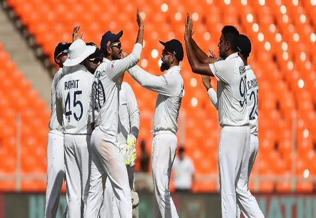 India vs England: अक्षर पटेल और रविचंद्रन अश्विन के धमाल से इंग्लैंड 205 रन पर ऑलआउट, भारत का स्कोर 24/1