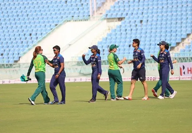 India vs South Africa Women: चौथे वनडे में हार के साथ भारतीय महिला टीम ने गंवाई सीरीज
