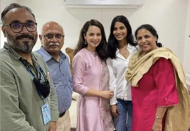 कंगना रनौत ने बताई ‘तेजस’ के राइटर-डायरेक्टर के स्ट्रगल की कहानी, कहा-आउटसाइडर्स के लिए इंडस्ट्री में…