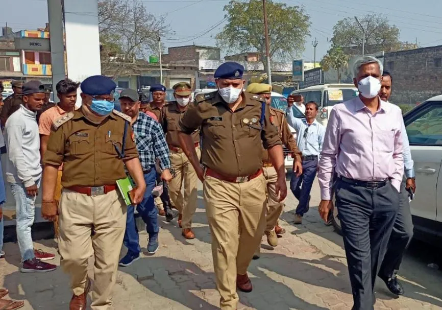 लखीमपुर खीरी: नामांकन के दौरान भाजपा के दो गुट भिड़े, फायरिंग में दो घायल