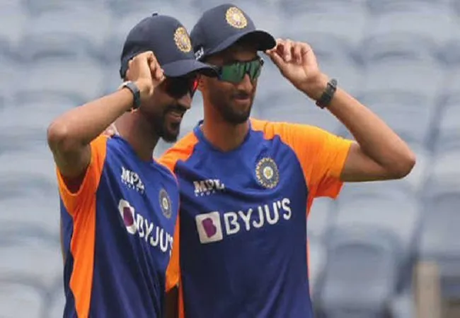 IND vs ENG: क्रुणाल पांड्या और प्रसिद्ध कृष्णा ने किया वनडे पदार्पण