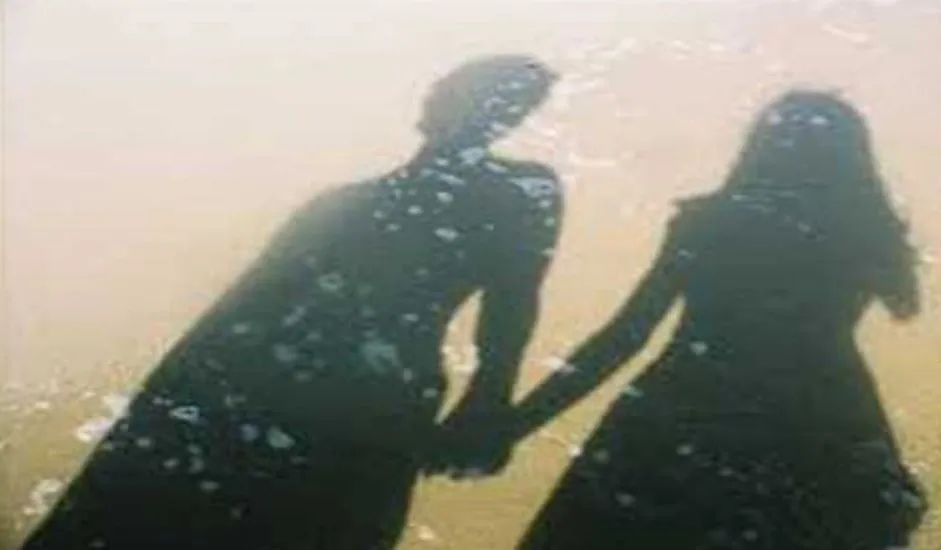 बरेली: होटल में जाने पर सता रहा था पकड़े जाने का डर, प्रेमी युगल पहुंचे जिला अस्पताल के टॉयलेट में और फिर…