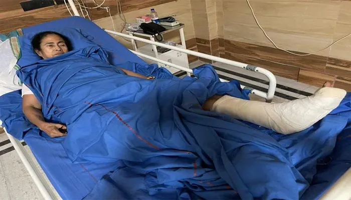 चिकित्सकीय जांच में ममता के बांये पैर में गंभीर चोट, 48 घंटे का मेडिकल ऑब्जर्वेशन