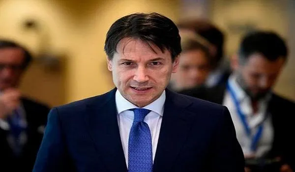 इटली के प्रधानमंत्री ने लगवाई एस्ट्राजेनेका की कोरोना वैक्सीन