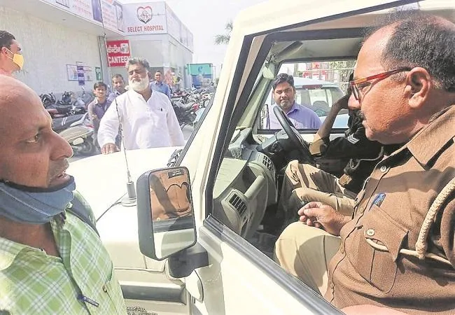 मुरादाबाद: मरीज के पिता को निजी अस्पताल के डाक्टर ने मारा थप्पड़, हंगामा