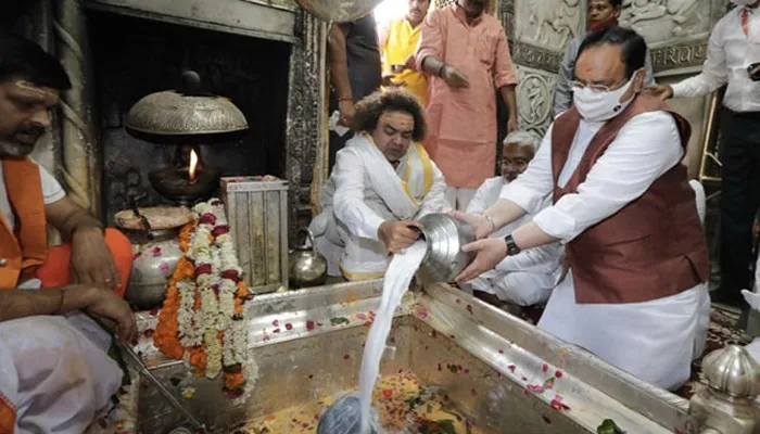 नड्डा ने श्री काशी विश्वनाथ और बाबा कालभैरव मंदिरों में की पूजा