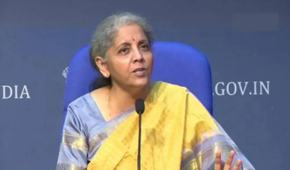 तेल की बढ़ती कीमतों पर बोलीं वित्त मंत्री- मूल्य निर्धारण जटिल मुद्दा, ‘धर्मसंकट’