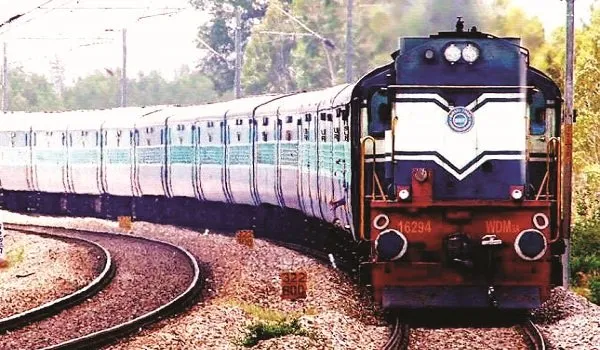 मुरादाबाद: शताब्दी एक्सप्रेस मामले में रेलकर्मी गिरफ्तार, स्टेशनों पर बढ़ेगी सतर्कता