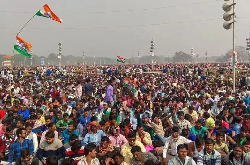 जनसभाओं में भीड़