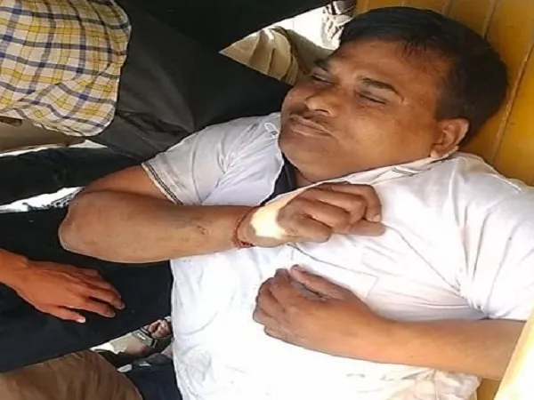 संभल : बस में चढ़ने के दौरान पहिए के नीचे आये एसडीओ, घायल