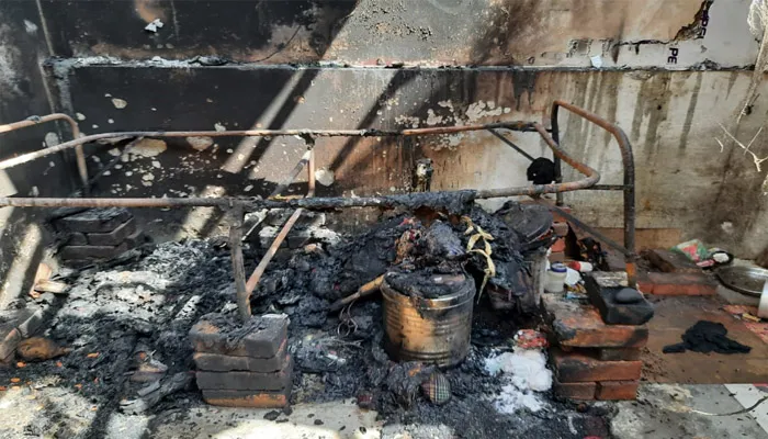 बरेली: गुलाब बाड़ी श्मशान भूमि के महंत की झोपड़ी में शरारती तत्वों ने लगाई आग