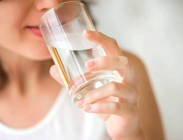 बदलते मौसम में नहीं होना चाहते हैं बीमार, गर्म पानी का करें इस्तेमाल