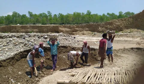 हल्द्वानी: वन निगम गौला खनन मजदूरों को बांटेगा पानी की बोतल, जूते और मास्क