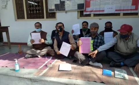 हल्द्वानी: बेमियादी हड़ताल पर गए सैनिक कल्याण एवं पुनर्वास कर्मी