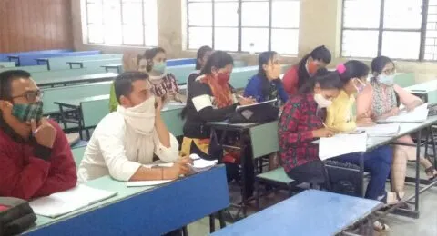 हल्द्वानी: 352 दिन बाद खुले कॉलेज, एमबीपीजी और महिला डिग्री काॅलेज में कक्षाएं शुरू