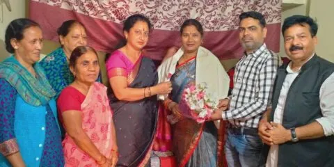 रुद्रपुर: जनपद में सर्वश्रेष्ठ कार्य करने वाली आशा सितारा देवी को मिला सम्मान