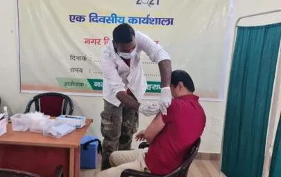 देहरादून: सीएम के निर्देश पर 130 पत्रकारों को मिली कोरोना वैक्सीन की खुराक