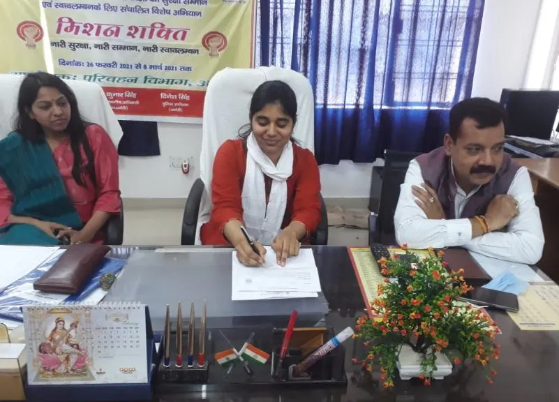 अमेठी: बीबीए की छात्रा निवेदिता सिंह बनी एक दिन की एआरटीओ