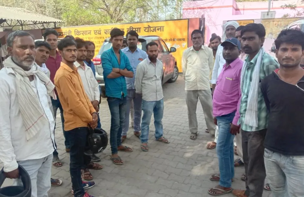 बाराबंकी: छत के कुंडे से लटकता मिला 22 वर्षीय युवक का शव