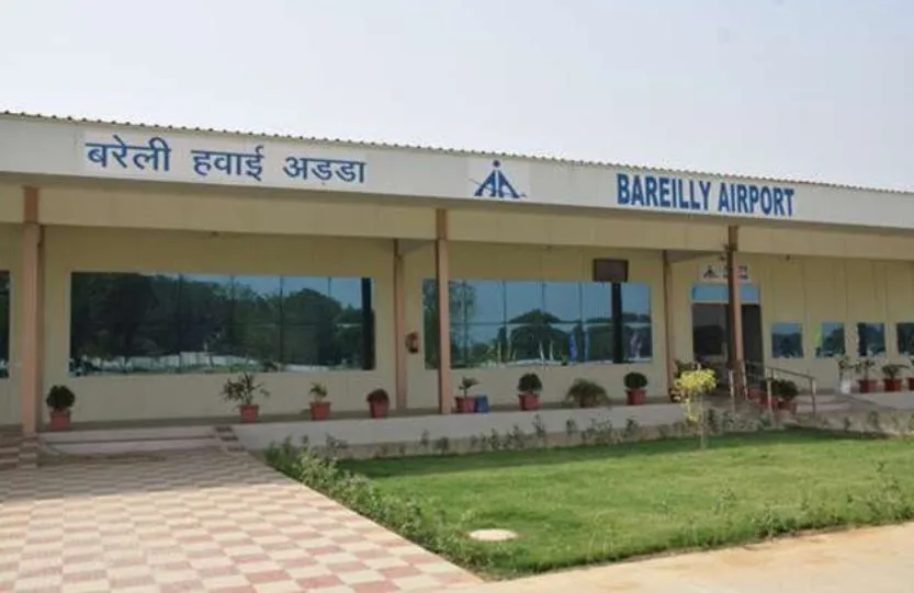 बरेली: हवाई अड्डे के बाहर रोड चौड़ीकरण और रोटरी बनाने का नहीं होगा काम