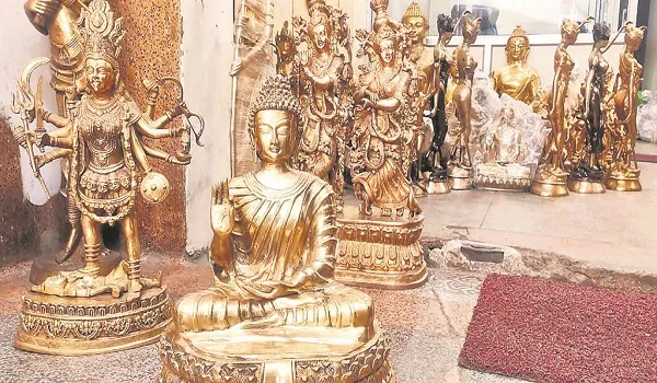 मुरादाबाद: गौतम बुद्ध व बाबा साहब की मूर्तियों की बढ़ी मांग, कारोबारी तैयारी में जुटे