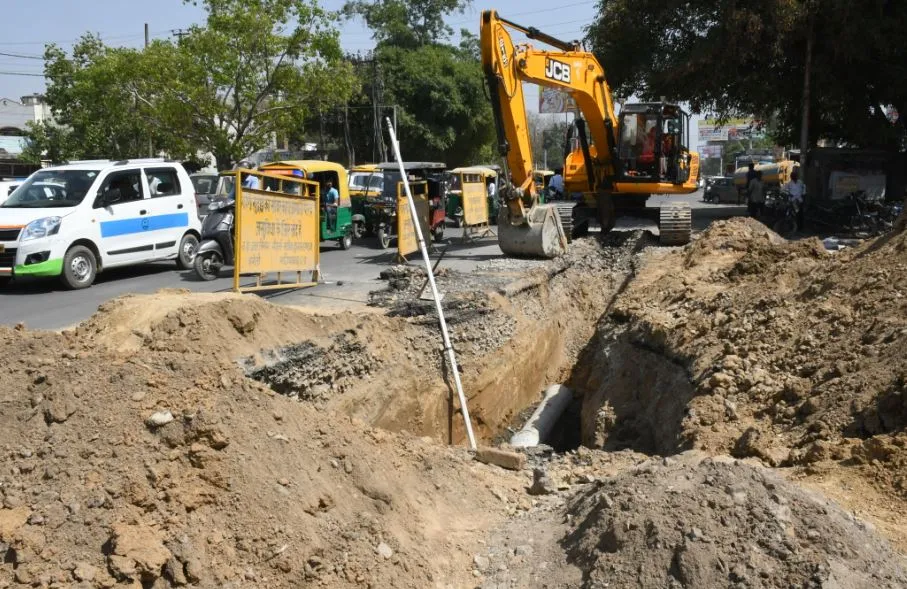 बरेली: कुछ दिन पहले बनाई सड़क फिर खोद डाली