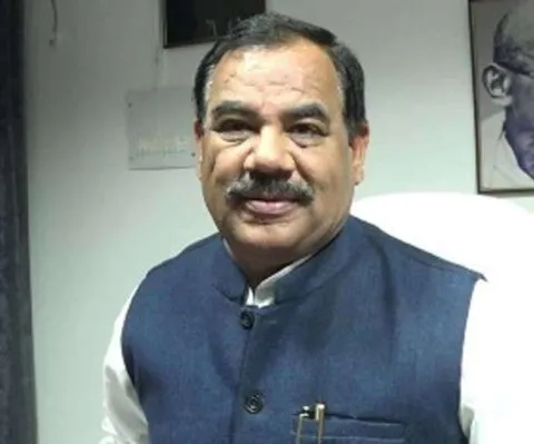 देहरादून: त्रिवेंद्र सरकार का एक और आदेश पलटा, हरक ने बहाल किए सन्निर्माण कर्मकार बोर्ड के 38 कर्मचारी
