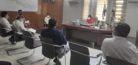 रुद्रपुर: डीएम ने अधिकारियों की ली बैठक, ऑक्सीजन आपूर्ति पर्याप्त रखने के दिए आदेश