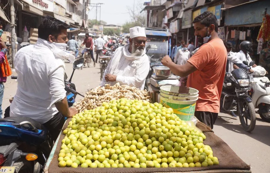 बरेली: कोरोना काल में एक नीबू की कीमत 7 रुपये