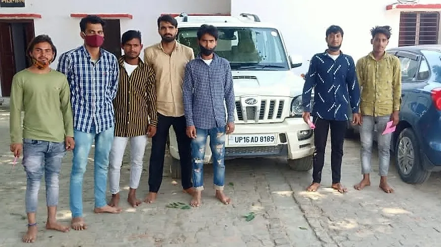 मुरादाबाद: बिना अनुमति प्रचार कर रहे दो वाहनों को पुलिस ने किया सीज, नौ गिरफ्तार