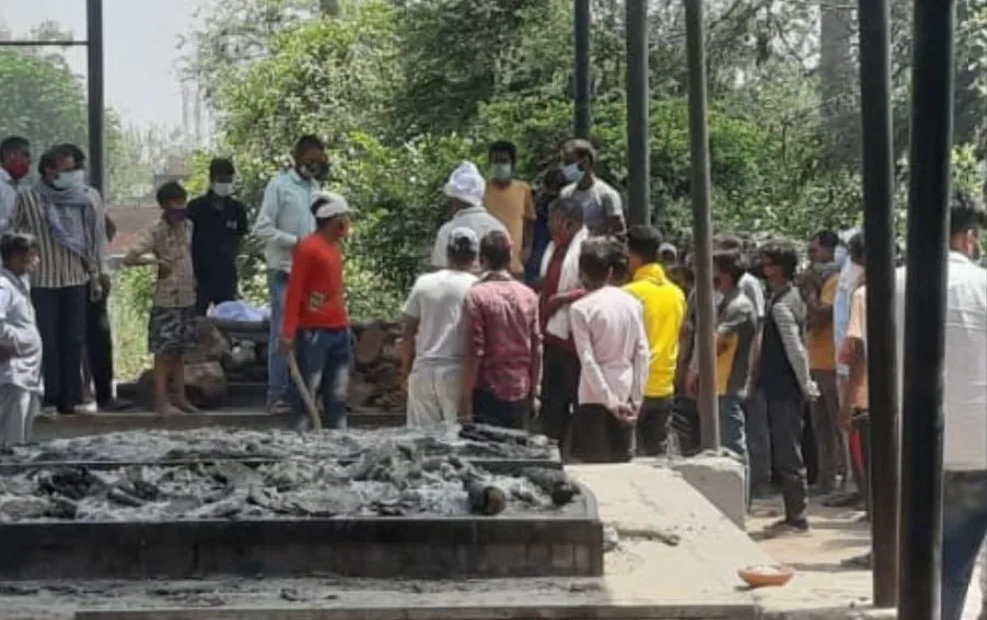 बरेली: दूसरे की तैयार चिता पर जलाया शव, सिटी श्मशान भूमि में हंगामा