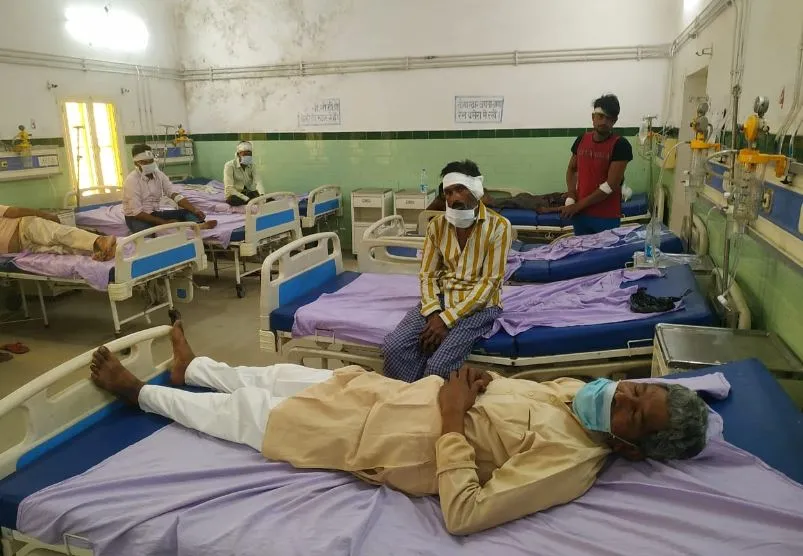 बरेली: प्रधानी चुनाव जीतने की शर्त ने कराया पथराव, एक दर्जन घायल