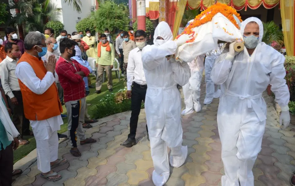 बरेली: कोविड प्रोटोकाल के तहत विधायक का अंतिम संस्कार