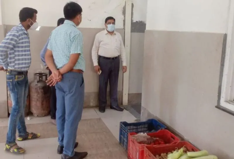 बरेली: नोडल अधिकारी का निर्देश- ‘कोरोना संक्रमितों को गुणवत्तापरक भोजन खिलाएं’