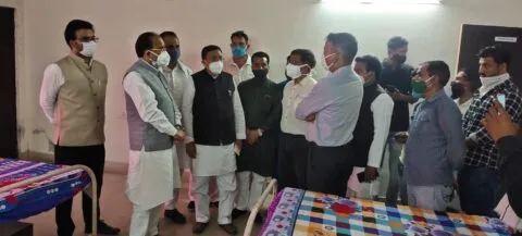 किच्छा: कोविड केयर सेंटर का सांसद भट्ट ने किया निरीक्षण