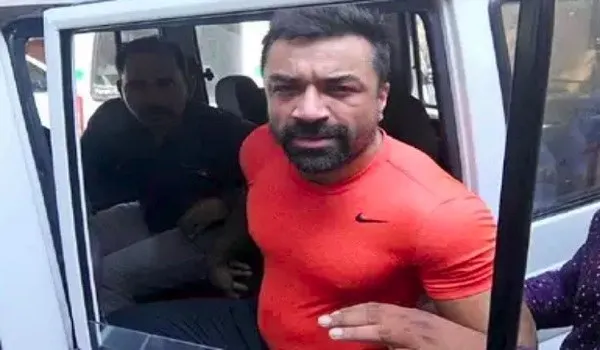 ड्रग्स मामले में गिरफ्तार एजाज खान कोरोना पॉजिटिव, NCB के अधिकारियों का भी होगा टेस्ट