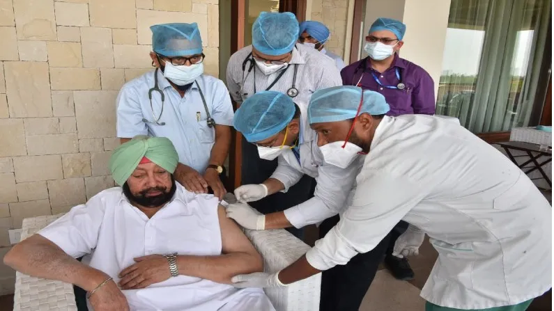 पंजाब के मुख्यमंत्री ने कोविड-19 टीके की दूसरी खुराक ली