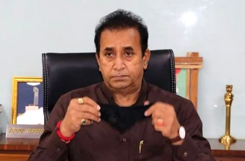 सीबीआई ने अनिल देशमुख के नागपुर और मुंबई परिसरों पर मारे छापे