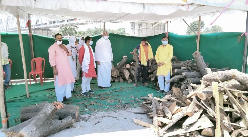 अयोध्या: कोरोना से तबाही… चिता जलाने को लकड़ियों की किल्लत, लकड़ी बैंक करेगा मदद