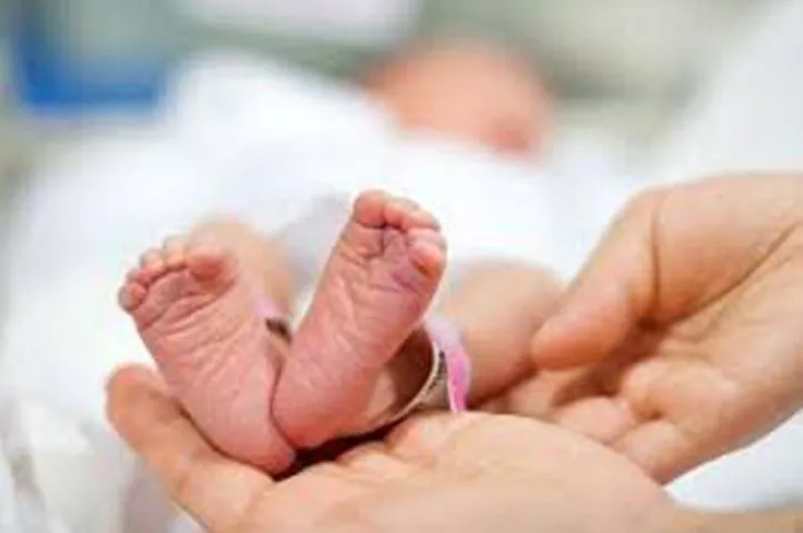 बरेली: साढ़े छह हजार लेकर एएनएम ने कराया टीन शेड में प्रसव, वीडियो वायरल